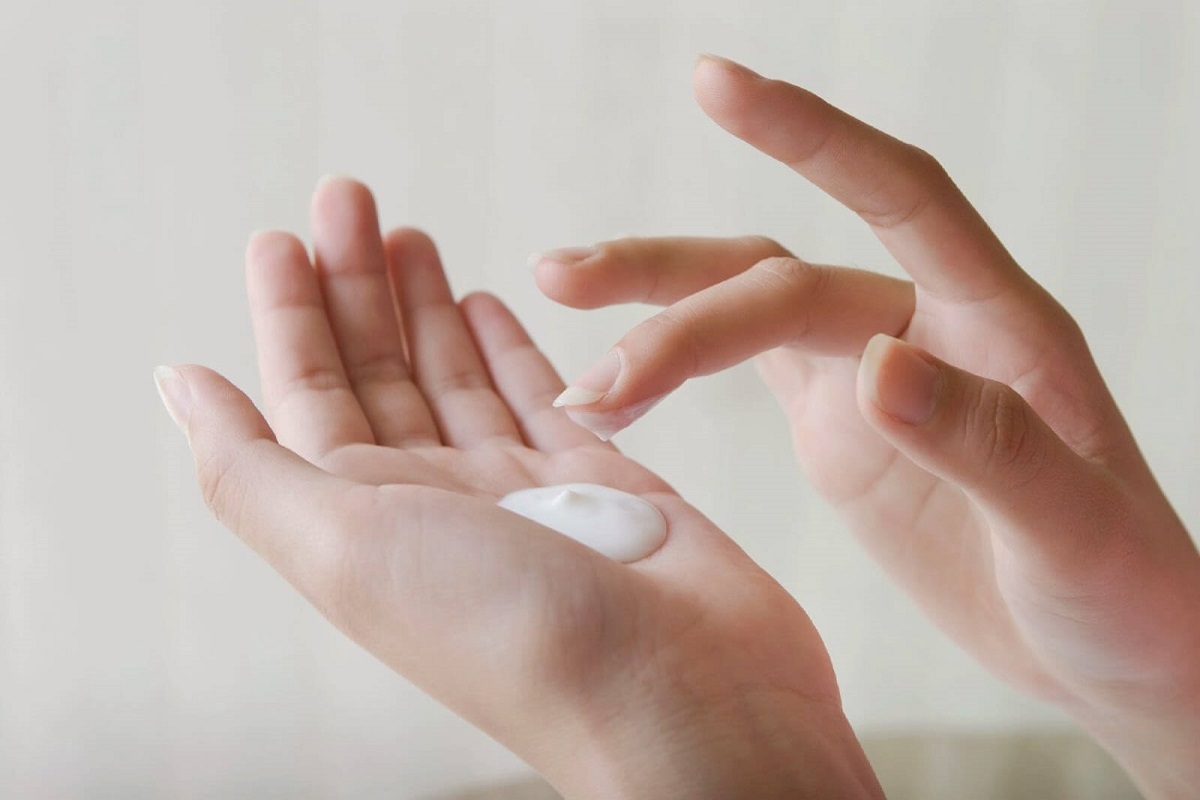 Tổng hợp các loại kem dưỡng ẩm cho da dầu mụn tuổi dậy thì